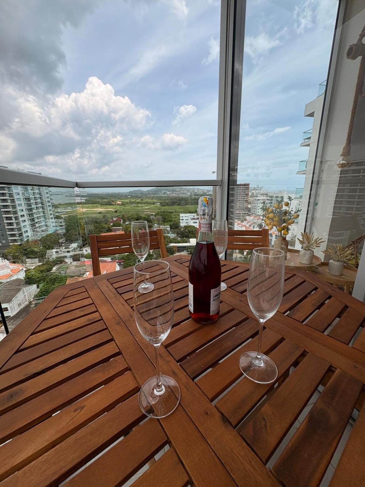 Sea View With Private Balcony Apartment *